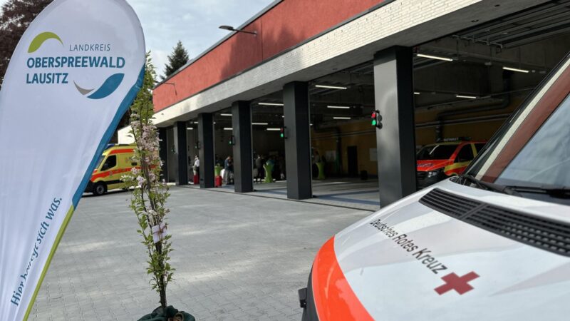 Neue Rettungswache in Lauchhammer übergeben