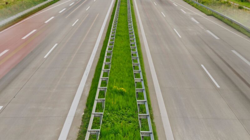 Reifenplatzer auf A15 bei Cottbus: Sieben Fahrzeuge beschädigt