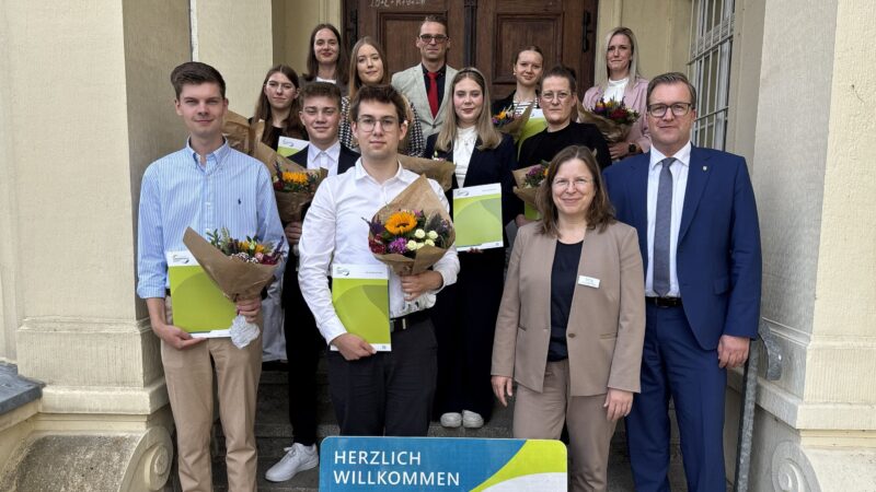 Ausbildung beim Landkreis OSL startet für zehn junge Menschen