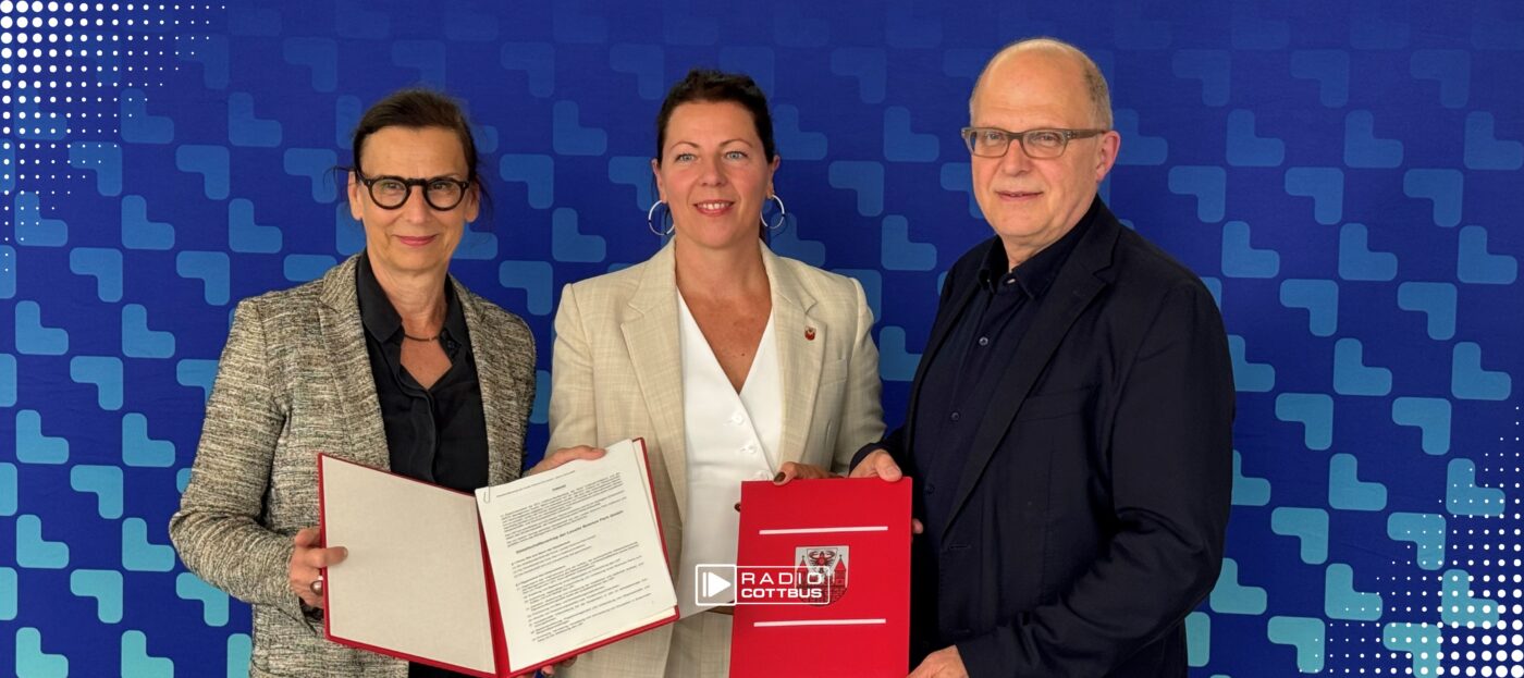 BTU-Präsidentin Prof. Gesine Grande, Bürgermeisterin Doreen Mohaupt, Wista Plan GF Walter Leibl als Gesellschafter der neu gegrüdeten Lausitz Science Park GmbH
