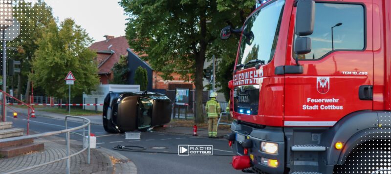 Unfall in Cottbus-Kiekebusch: Drei Verletzte nach Zusammenstoß zweier Autos