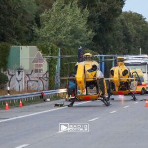 Polizeiauto und Rettungshubschrauer auf der A15 nach einem Unfall mit Todesfolge Foto: Sophie Meyer / Blaulichtreport Lausitz