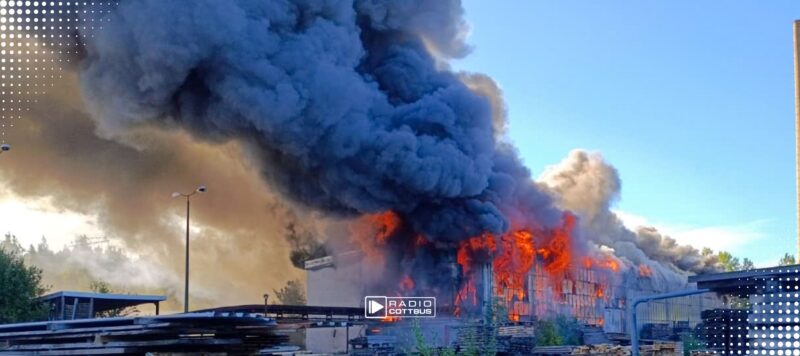 Großbrand in Weißwasser: Millionenschaden nach Feuer in Sägewerk