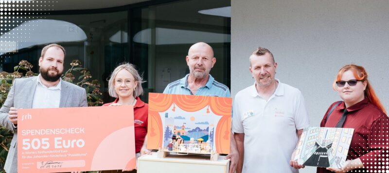 Spende für Kinderhospiz Pusteblume: SRH Cottbus übergibt 505 Euro und Puppentheater