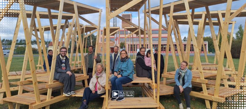 Baufestival in Senftenberg: Jugendliche bauen ersten Treffpunkt selbst