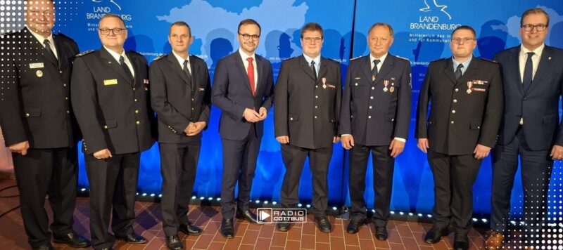 Drei Feuerwehrkameraden aus OSL erhalten Ehrenzeichen